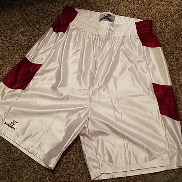 Intensity Mens Adult White Basketball Jersey Size M or L Black Chevron Dazzle